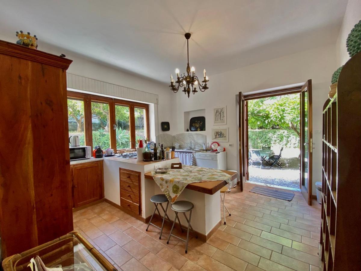 Villa Tana Pacenzia Чефалу Екстериор снимка