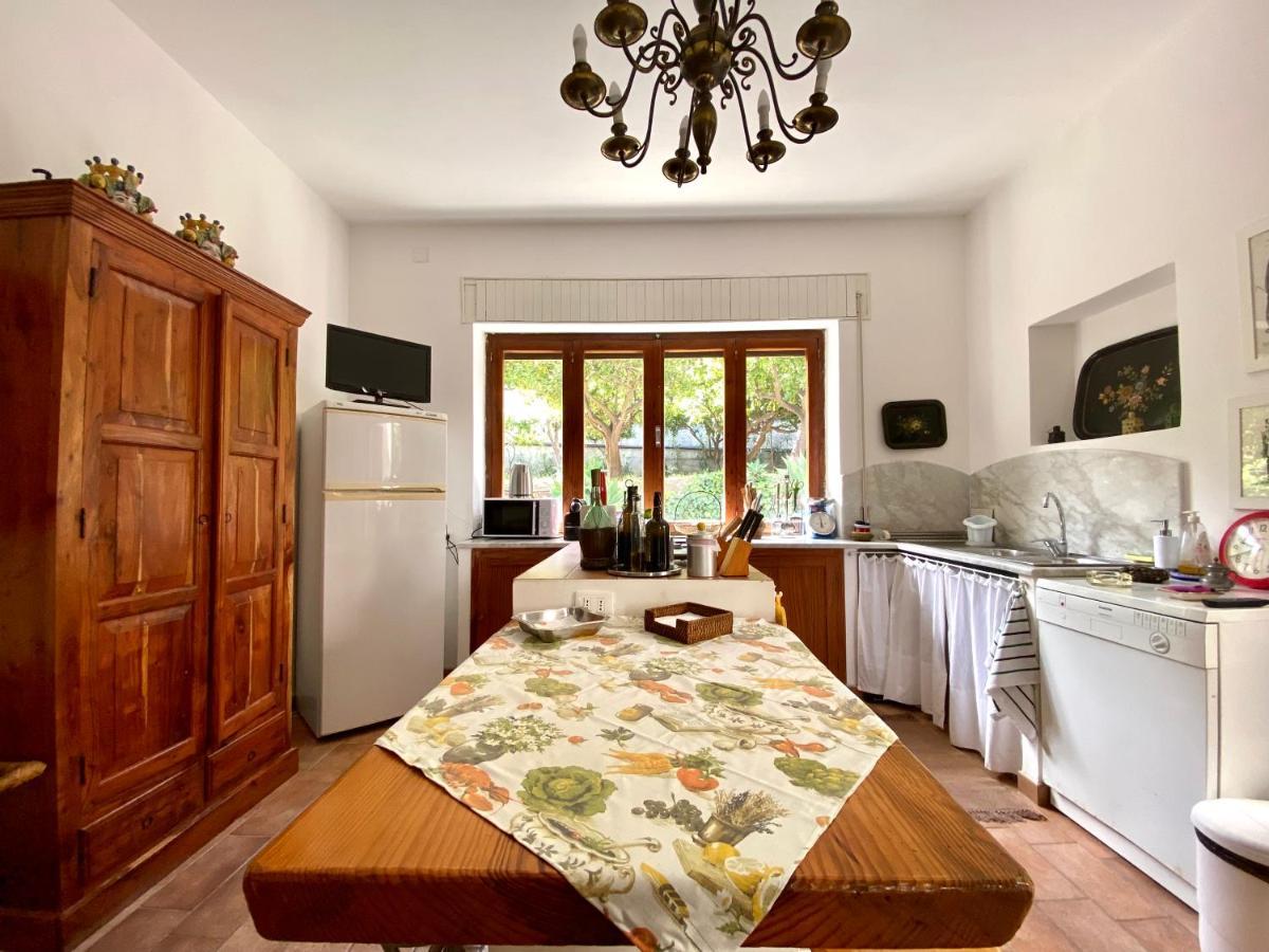Villa Tana Pacenzia Чефалу Екстериор снимка