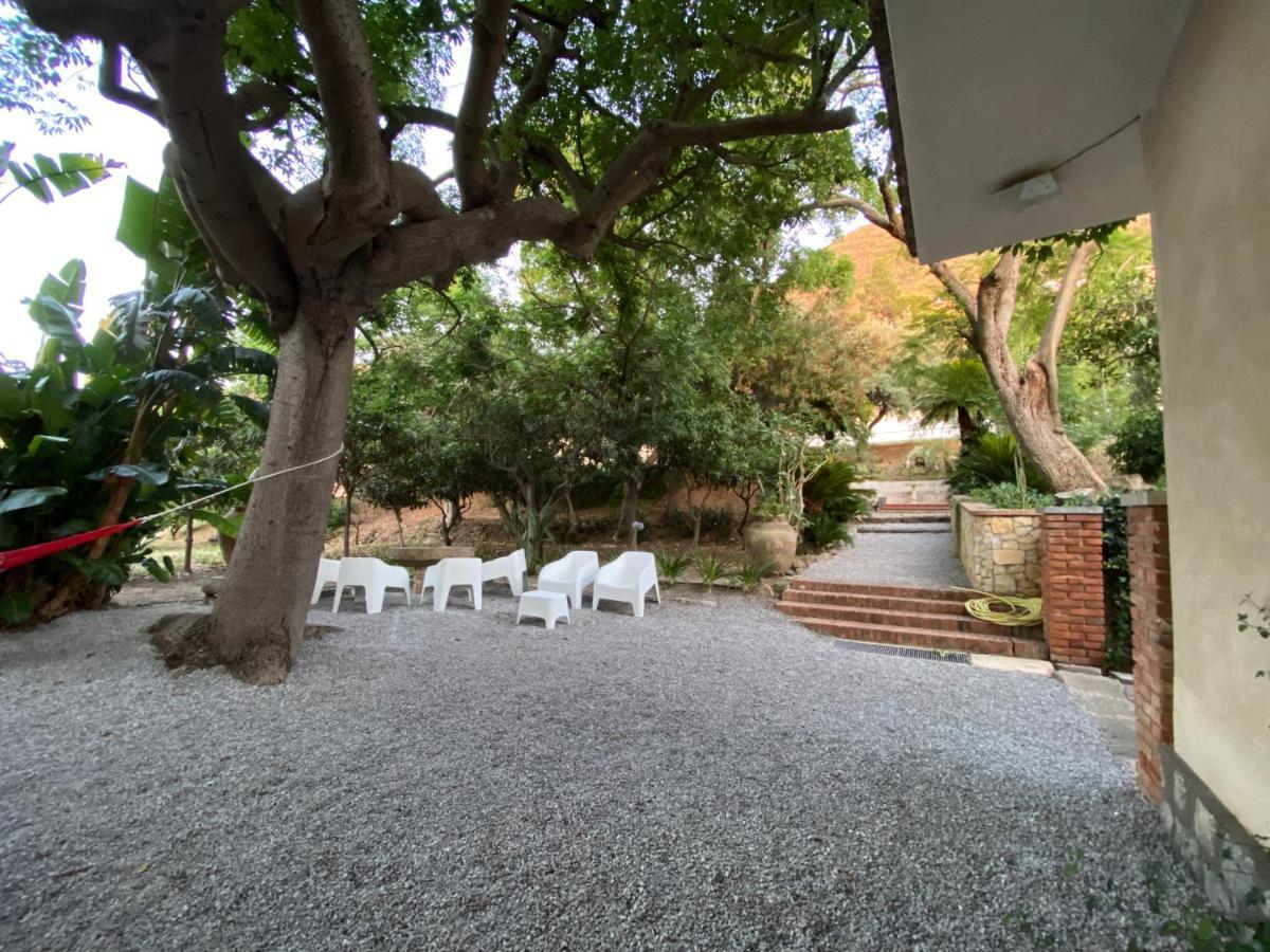 Villa Tana Pacenzia Чефалу Екстериор снимка