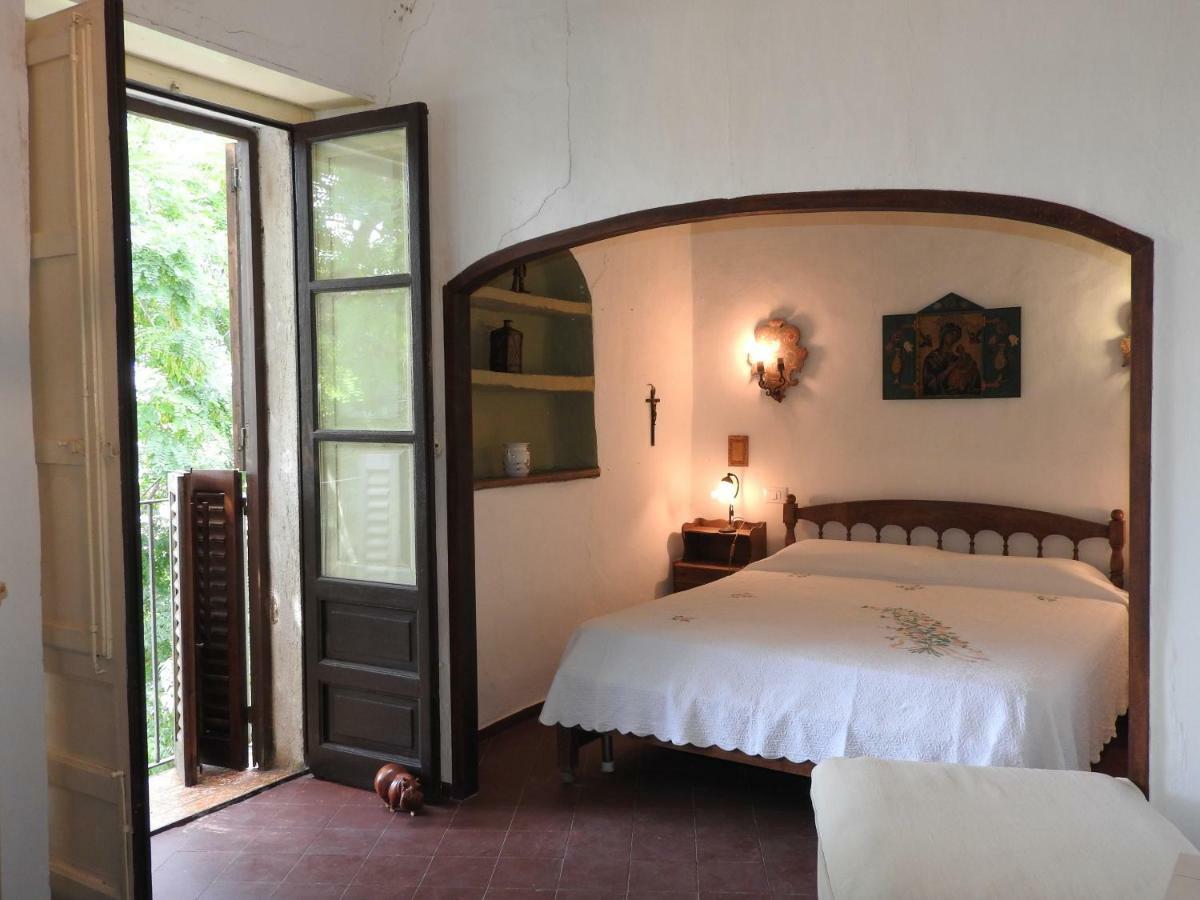 Villa Tana Pacenzia Чефалу Екстериор снимка